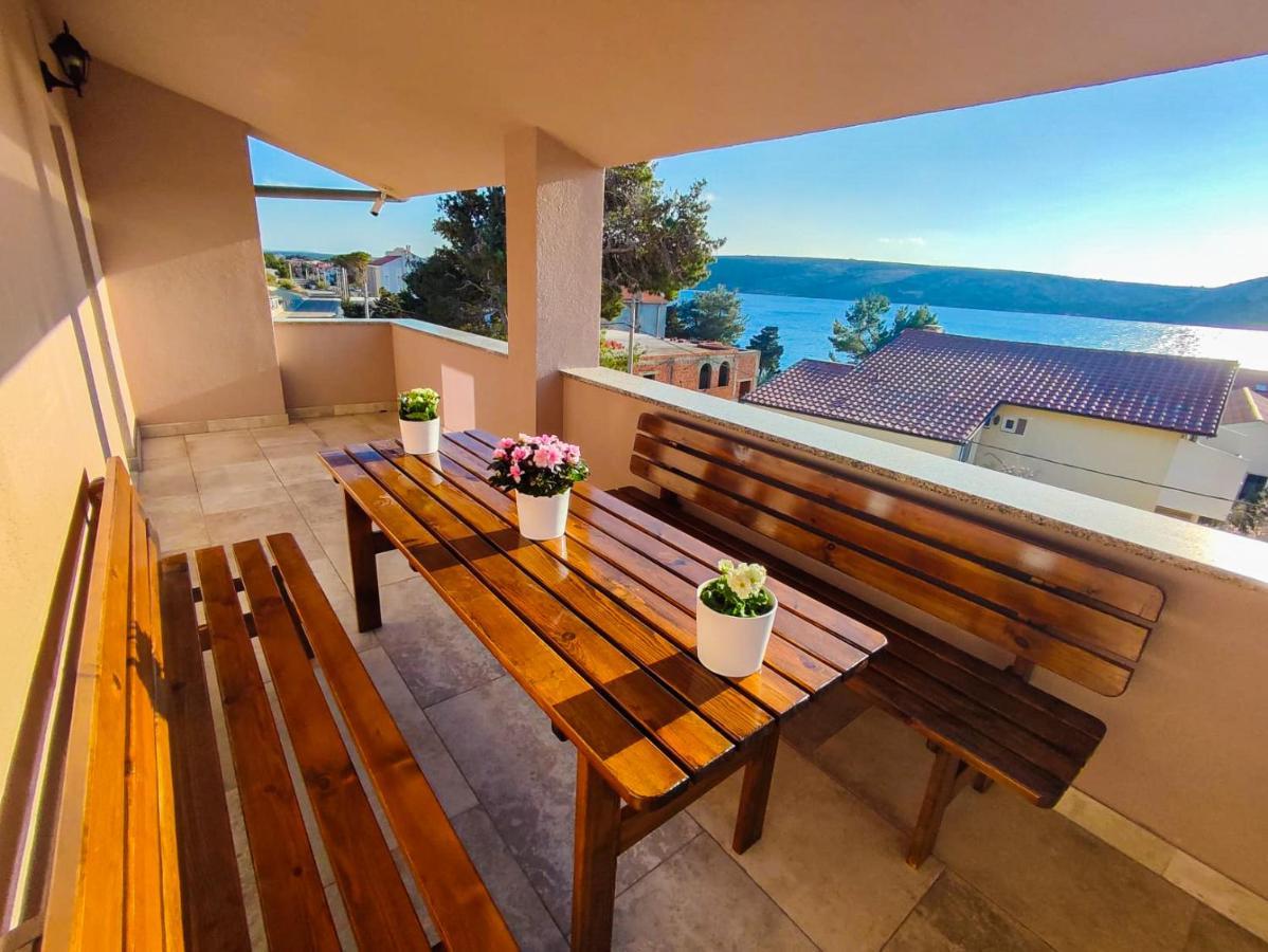Apartments Amfora - Cozy And Modern Apartments For Up To 15 People, 100M From The Sea And Beach Stara Novalja Bagian luar foto