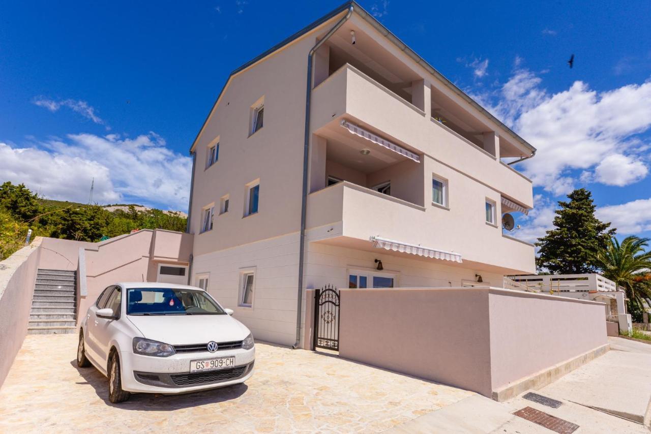 Apartments Amfora - Cozy And Modern Apartments For Up To 15 People, 100M From The Sea And Beach Stara Novalja Bagian luar foto