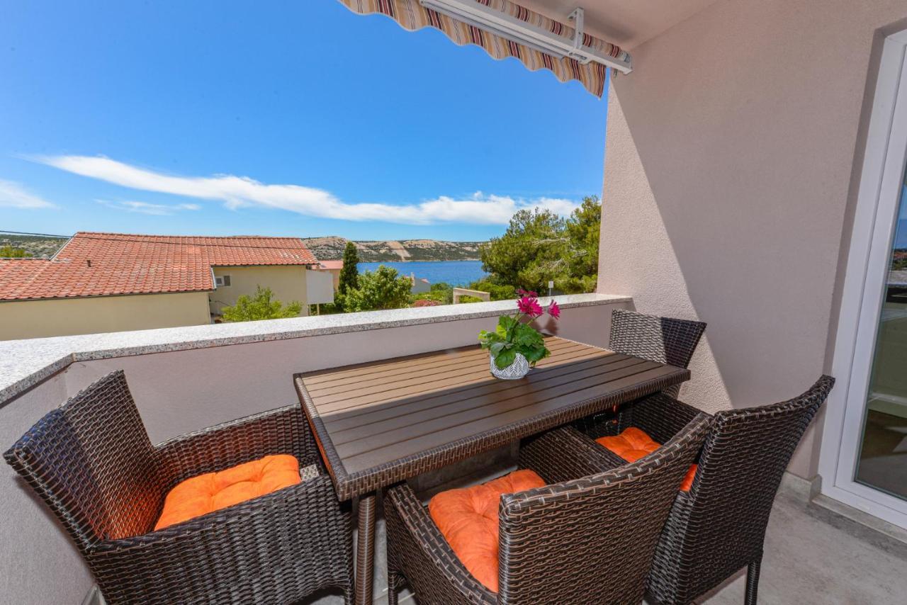 Apartments Amfora - Cozy And Modern Apartments For Up To 15 People, 100M From The Sea And Beach Stara Novalja Bagian luar foto