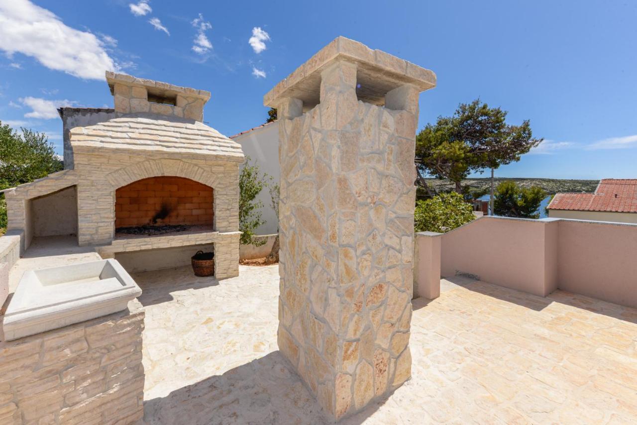 Apartments Amfora - Cozy And Modern Apartments For Up To 15 People, 100M From The Sea And Beach Stara Novalja Bagian luar foto