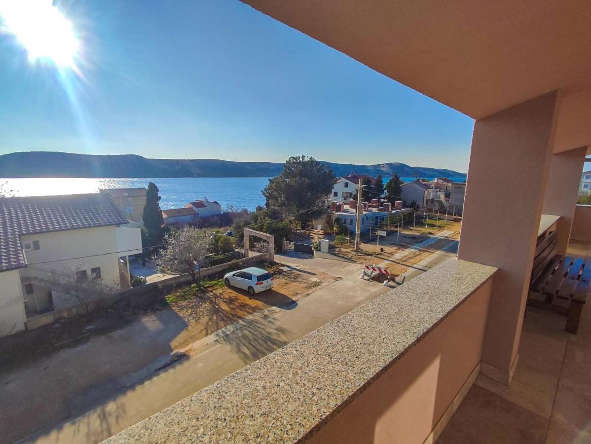 Apartments Amfora - Cozy And Modern Apartments For Up To 15 People, 100M From The Sea And Beach Stara Novalja Bagian luar foto
