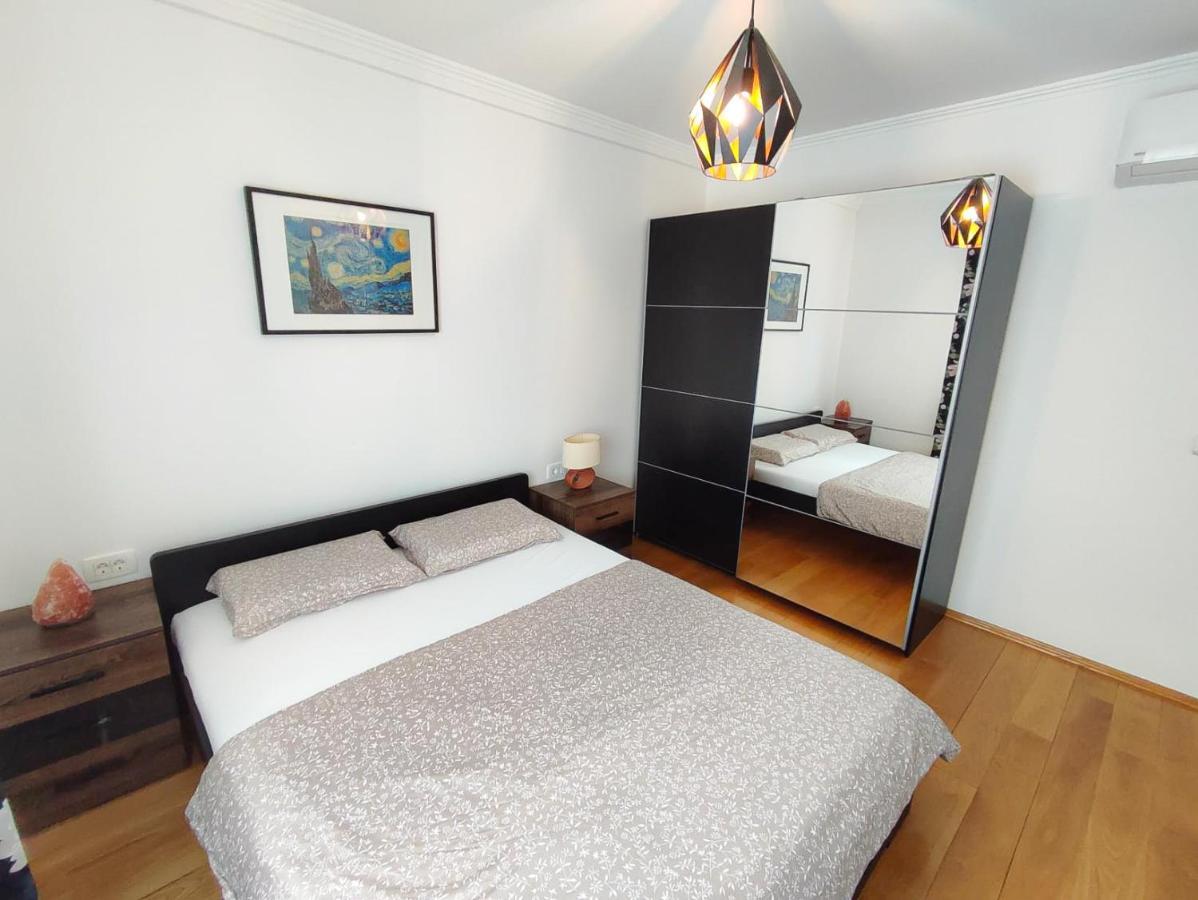 Apartments Amfora - Cozy And Modern Apartments For Up To 15 People, 100M From The Sea And Beach Stara Novalja Bagian luar foto