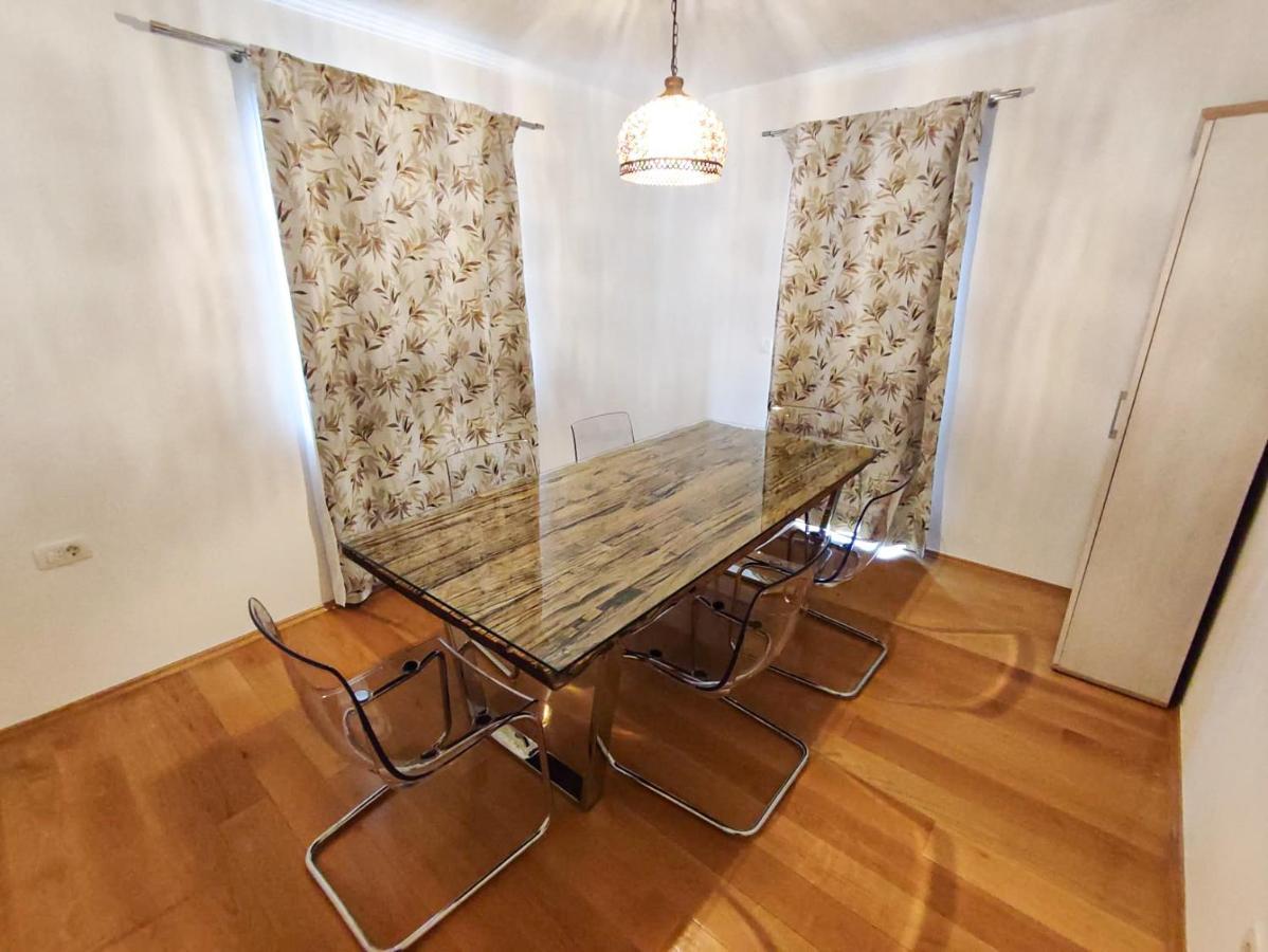 Apartments Amfora - Cozy And Modern Apartments For Up To 15 People, 100M From The Sea And Beach Stara Novalja Bagian luar foto