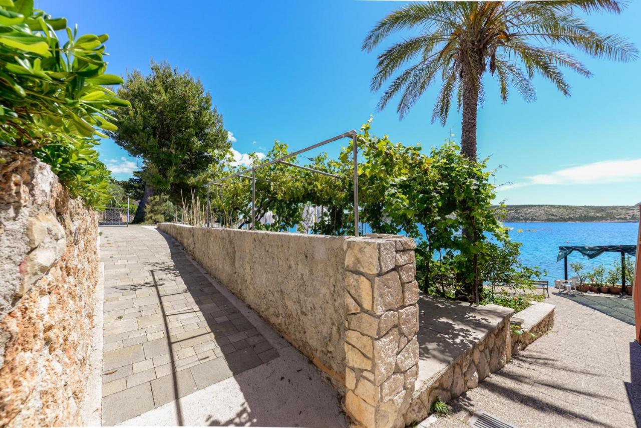 Apartments Amfora - Cozy And Modern Apartments For Up To 15 People, 100M From The Sea And Beach Stara Novalja Bagian luar foto