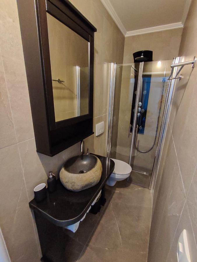 Apartments Amfora - Cozy And Modern Apartments For Up To 15 People, 100M From The Sea And Beach Stara Novalja Bagian luar foto