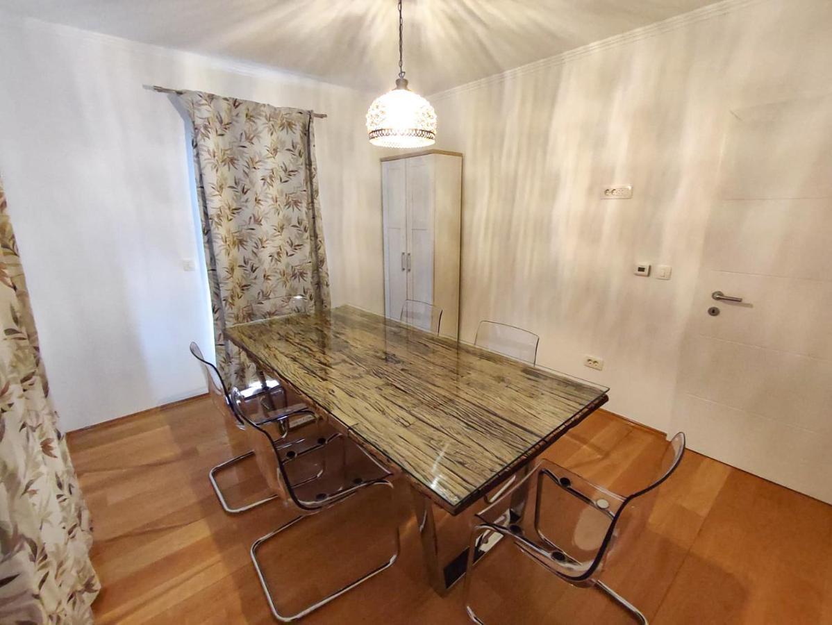 Apartments Amfora - Cozy And Modern Apartments For Up To 15 People, 100M From The Sea And Beach Stara Novalja Bagian luar foto