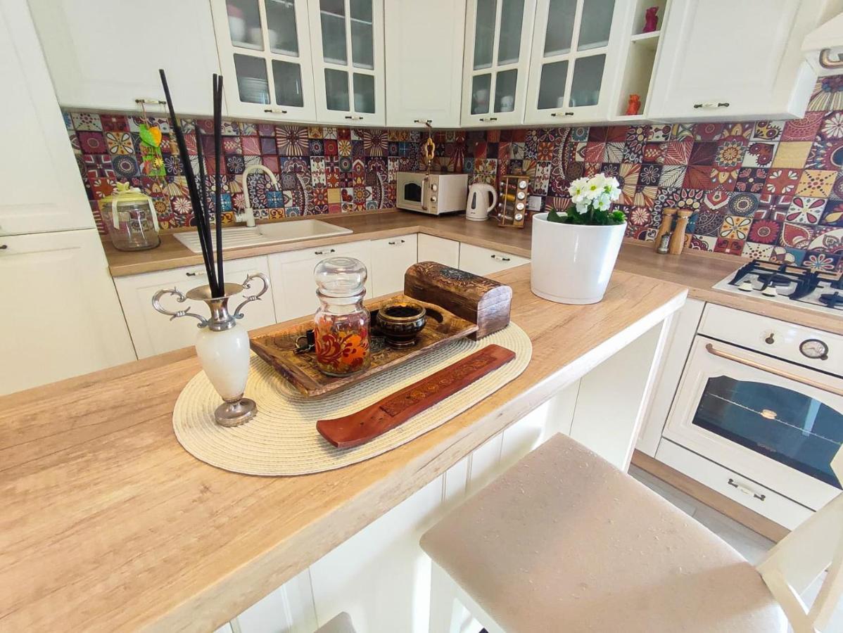Apartments Amfora - Cozy And Modern Apartments For Up To 15 People, 100M From The Sea And Beach Stara Novalja Bagian luar foto