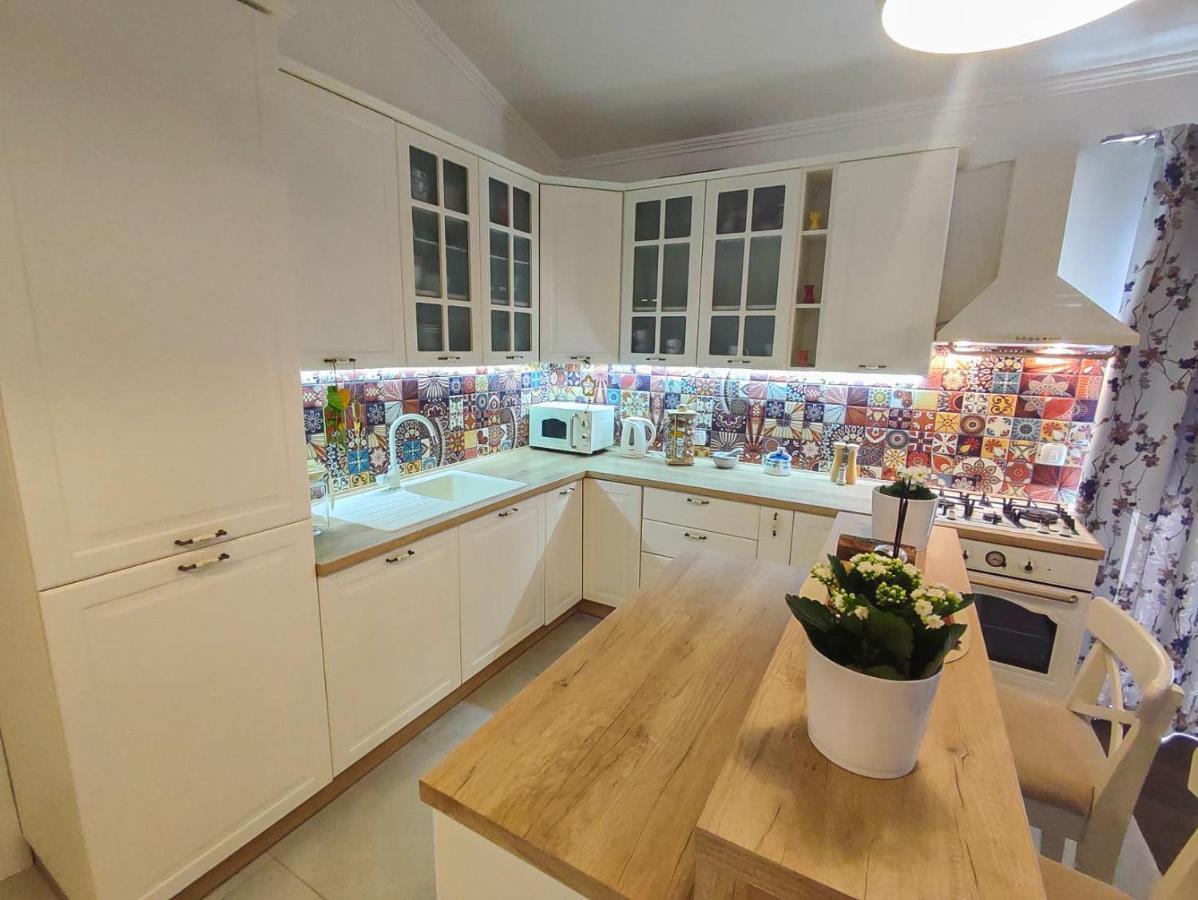 Apartments Amfora - Cozy And Modern Apartments For Up To 15 People, 100M From The Sea And Beach Stara Novalja Bagian luar foto