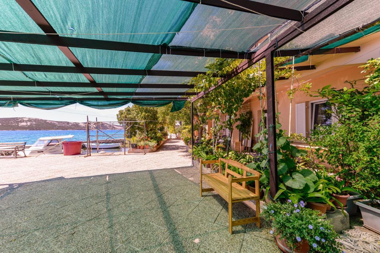 Apartments Amfora - Cozy And Modern Apartments For Up To 15 People, 100M From The Sea And Beach Stara Novalja Bagian luar foto