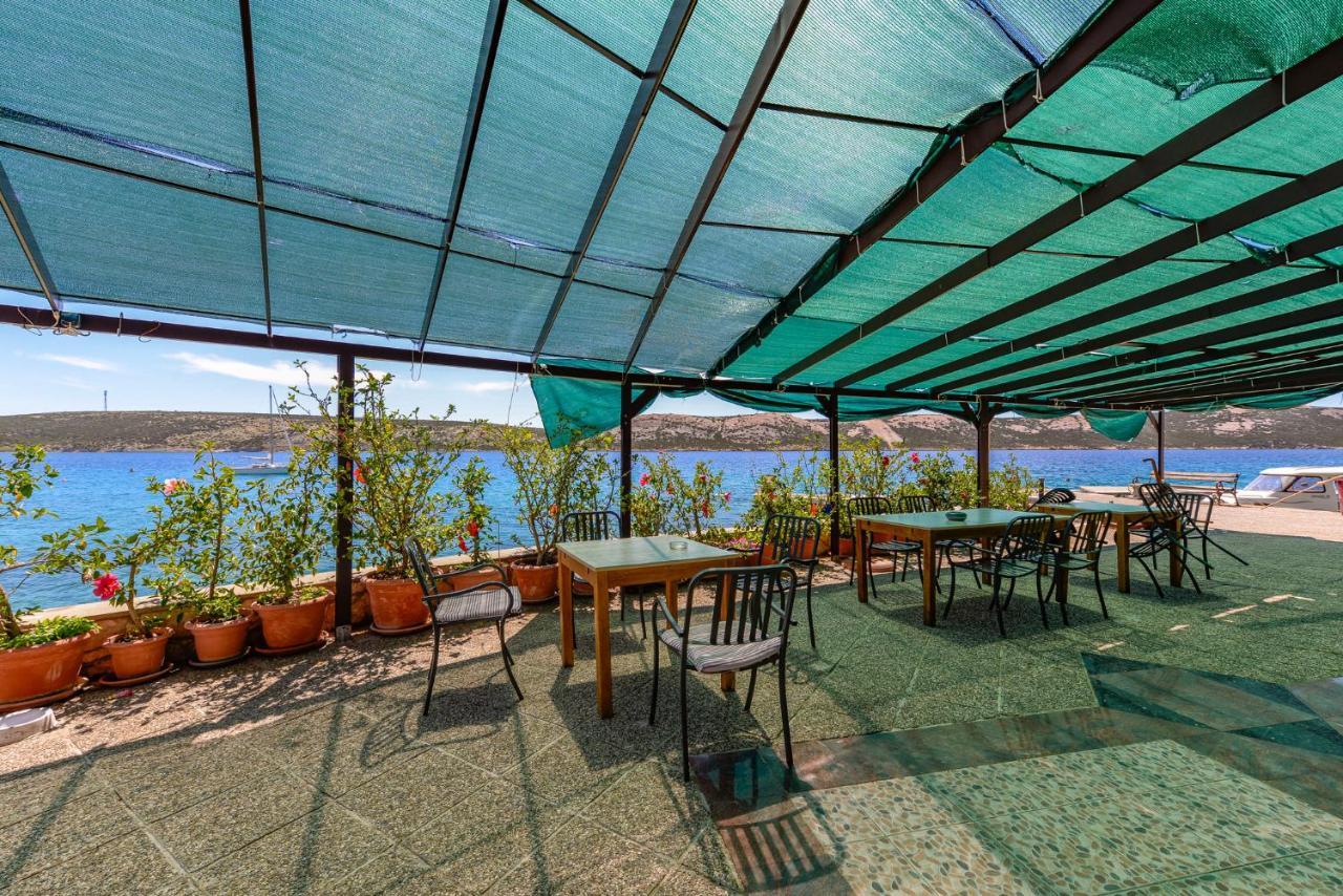 Apartments Amfora - Cozy And Modern Apartments For Up To 15 People, 100M From The Sea And Beach Stara Novalja Bagian luar foto