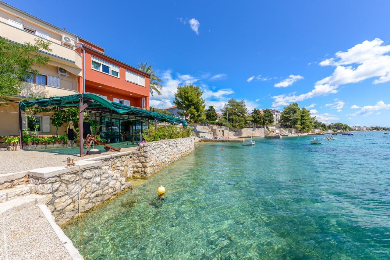 Apartments Amfora - Cozy And Modern Apartments For Up To 15 People, 100M From The Sea And Beach Stara Novalja Bagian luar foto