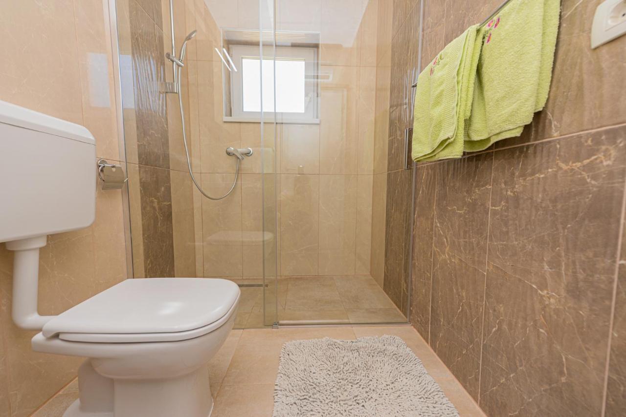 Apartments Amfora - Cozy And Modern Apartments For Up To 15 People, 100M From The Sea And Beach Stara Novalja Bagian luar foto