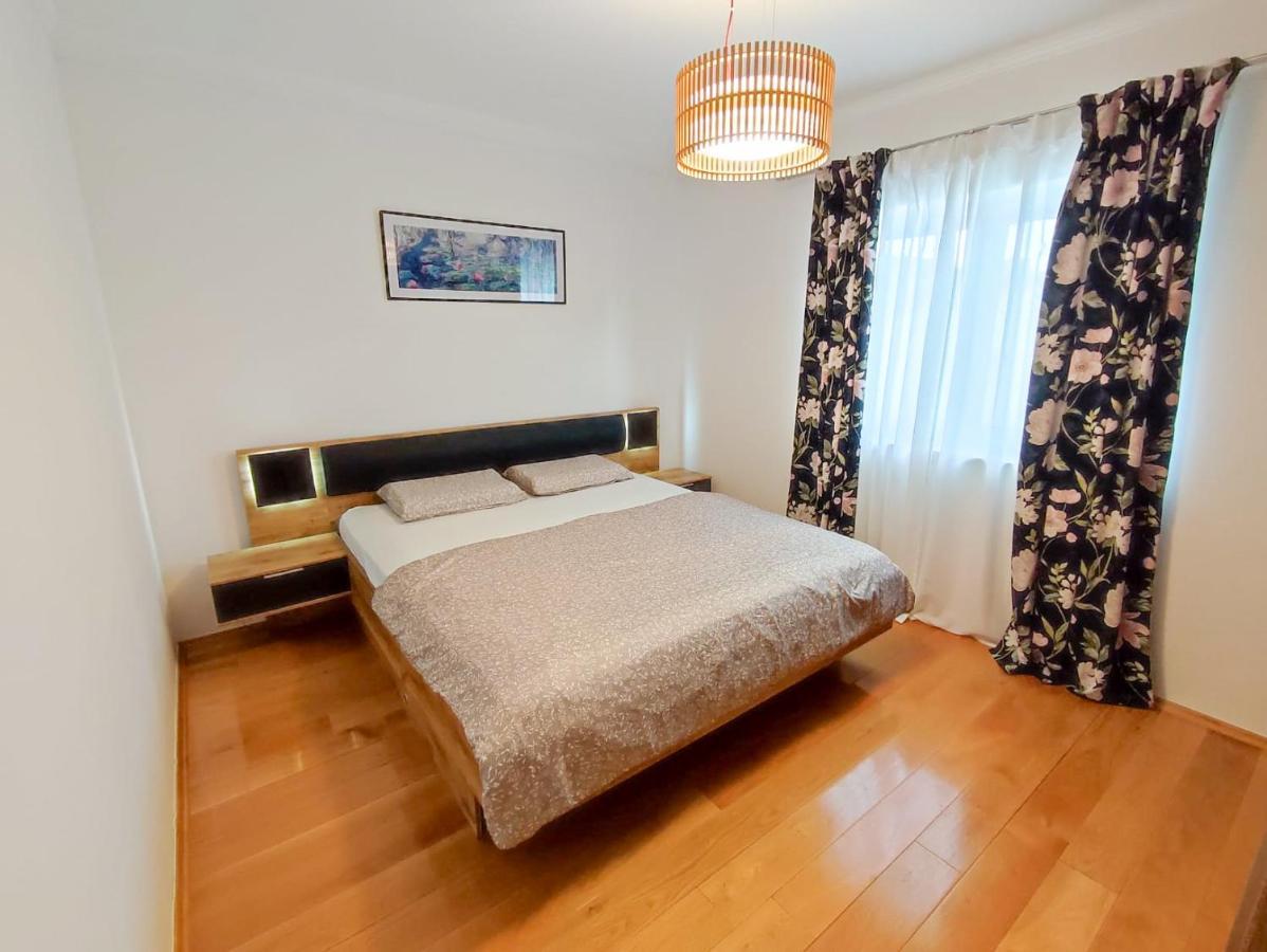 Apartments Amfora - Cozy And Modern Apartments For Up To 15 People, 100M From The Sea And Beach Stara Novalja Bagian luar foto