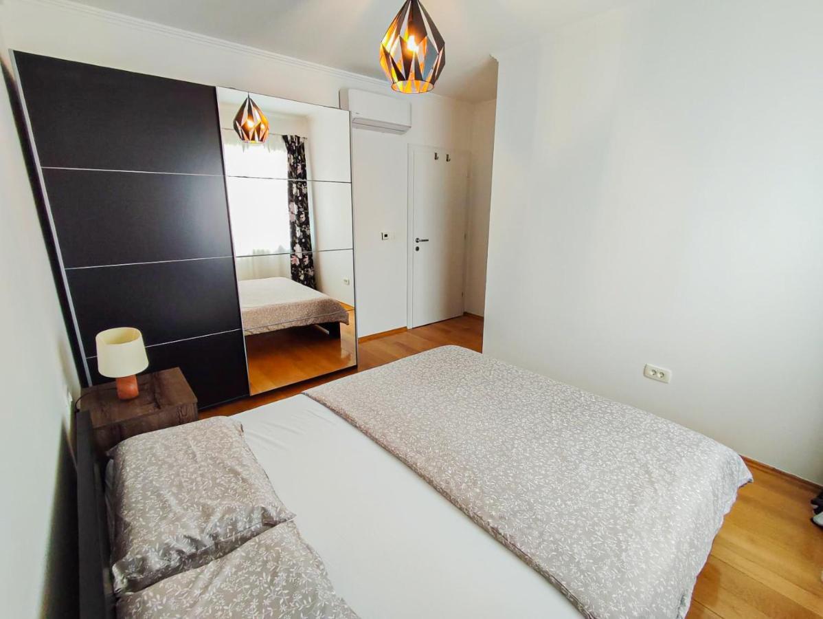 Apartments Amfora - Cozy And Modern Apartments For Up To 15 People, 100M From The Sea And Beach Stara Novalja Bagian luar foto